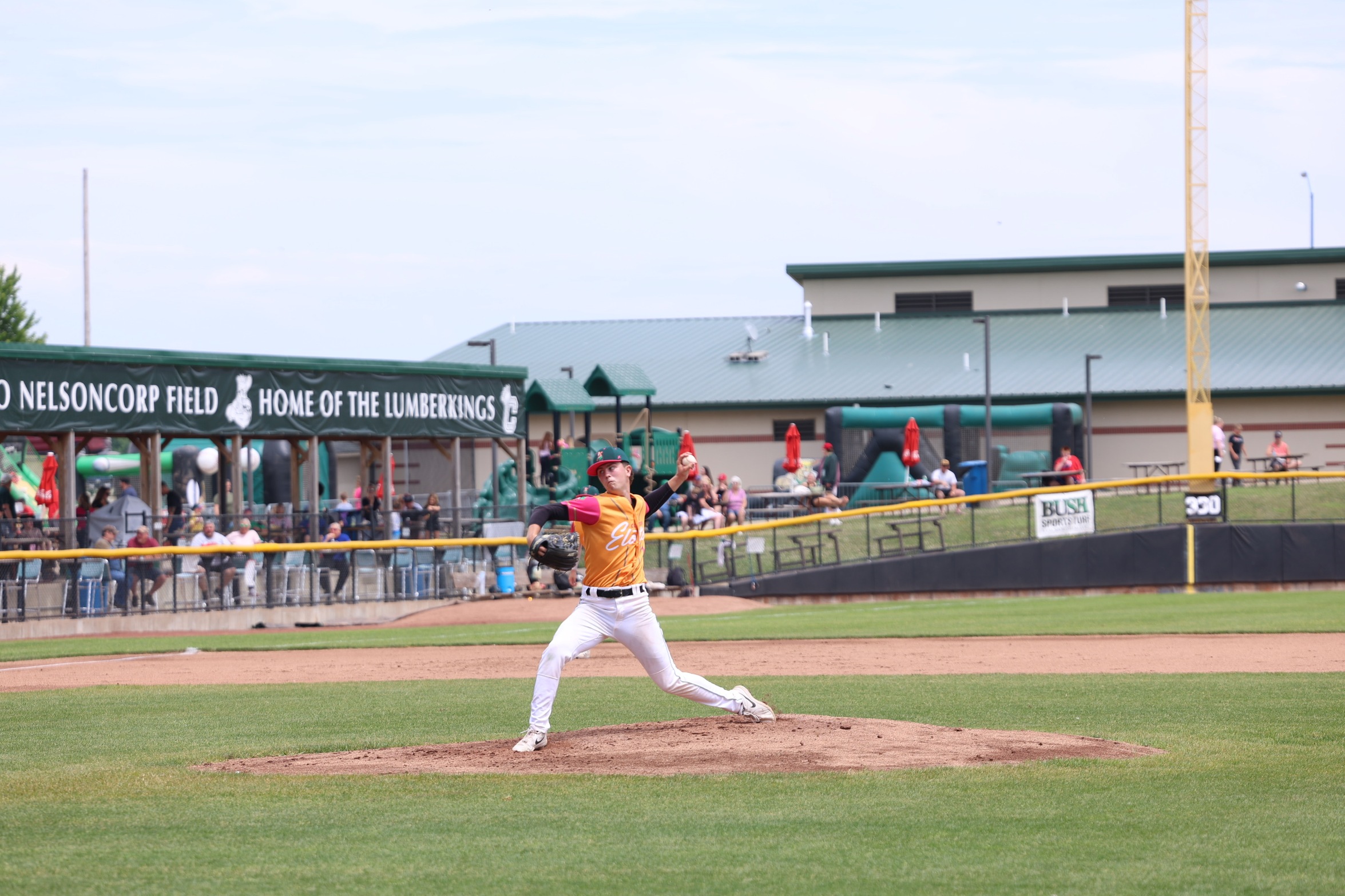 Elotes&rsquo; Bats Explode for Third Straight Win